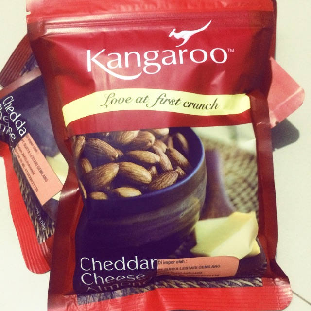 

Kangaroo Chedda Cheese Almond 100gr