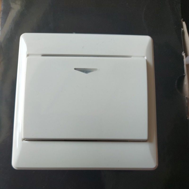 Saklar Kartu B2031EKT merk Boss (Include Kartu). Saklar kartu untuk Hotel Tipe B2000