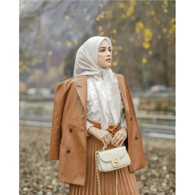 Buttonscarves Iseltwald Series Snow