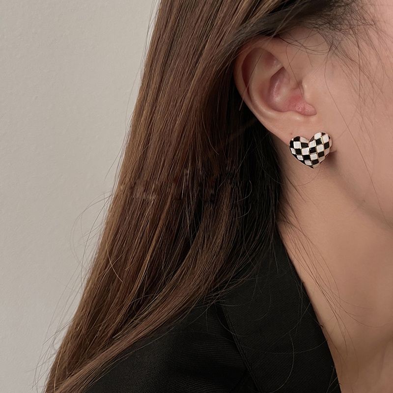 Anting Bentuk Hati Motif Kotak-Kotak Gaya Retro Korea