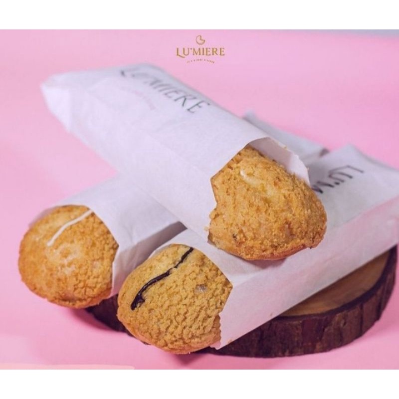 

isi 6pcs lumier lumiere crispypuff enak vanila,durian,dan coklat