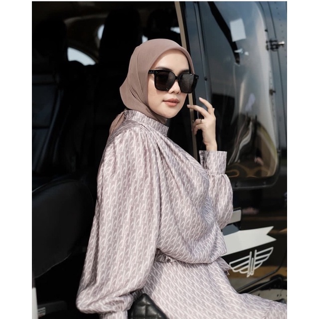READY VANILLA HIJAB KIND BLOUSE ROSSEN Monogram