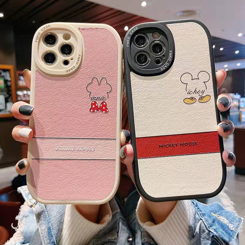 Casing Soft Case Motif Mickey / Minnie Mouse Untuk iPhone 11 / 7Plus / 8Plus / Xr / XS / 13 / 12pro Max