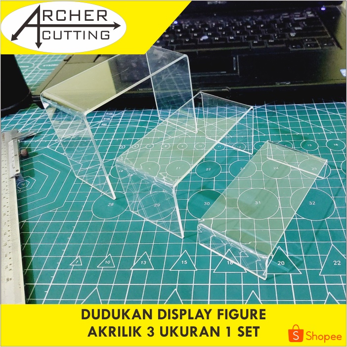 STAND DISPLAY DUDUKAN TATAKAN FIGURE 3 TINGKAT PISAH AKRILIK