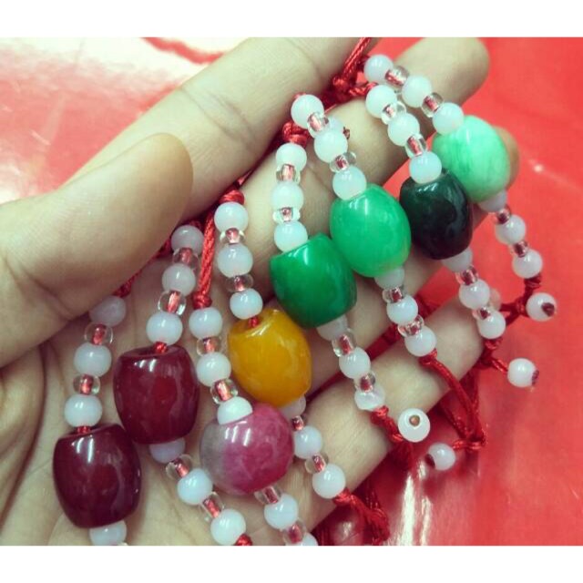 Gelang giok tali merah