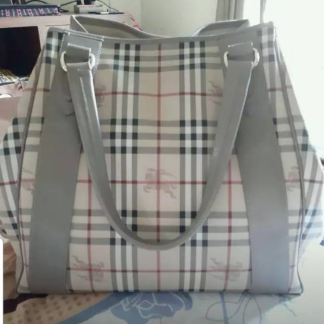 Preloved Burberry Travel Bag