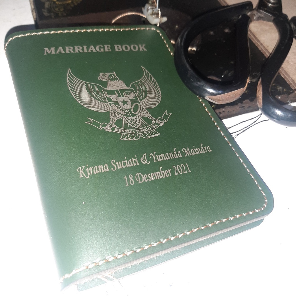 

COVER BUKU NIKAH KULIT ASLI BISA GRAFIR NAMA