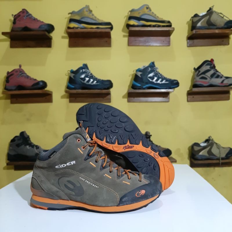 SEPATU OUTDOOR SECOND EIDER SZ 44 + BONUS TALI SEPATU GUNUNG