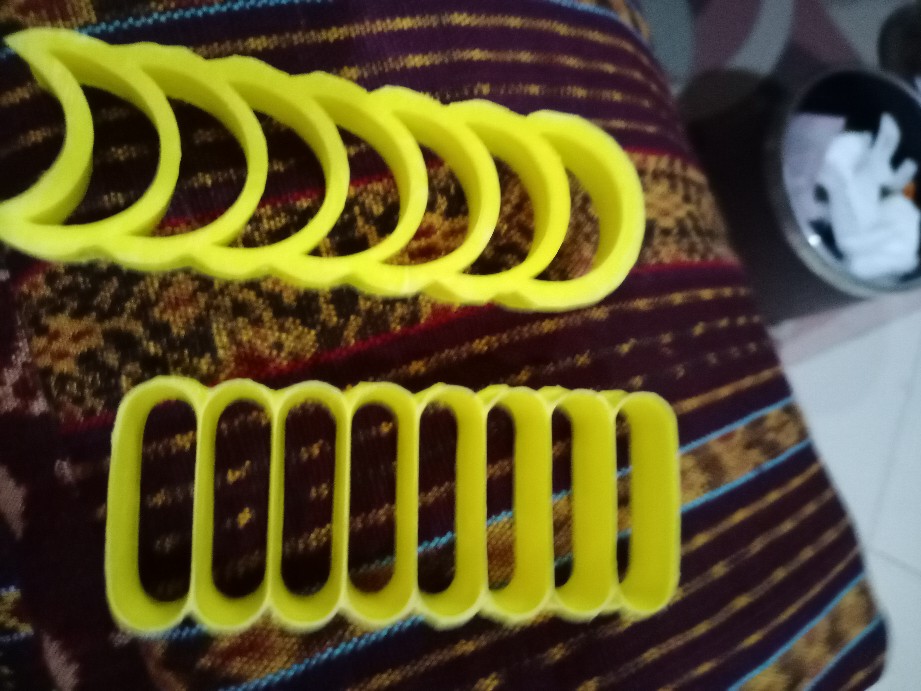 Cutter Cetakan Kue Kering Plastik Bentuk Bulan Sabit