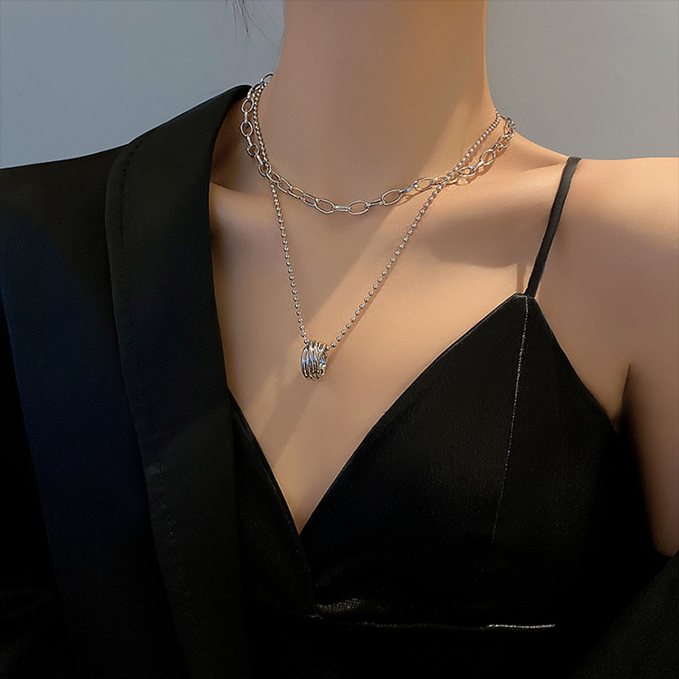 YEEZII Kalung Rantai Banyak Lapis Dengan Liontin Lingkaran Warna Silver Gaya Retro Untuk Wanita