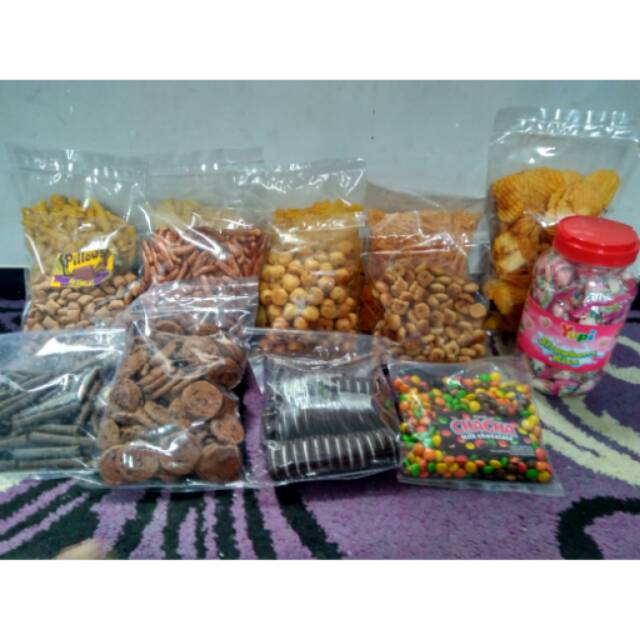 

Snack original indofood kiloan(250gr)taro jetz qtelalays chitato rinbee chikiball frenchfries ring