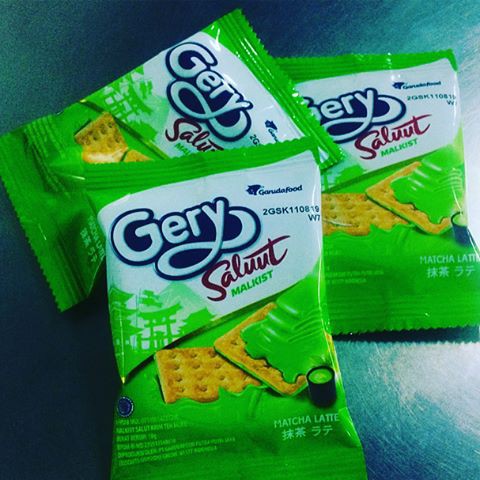 

Gery Saluut Rasa Matcha Latte Sachet - 1 renceng isi 10 pcs