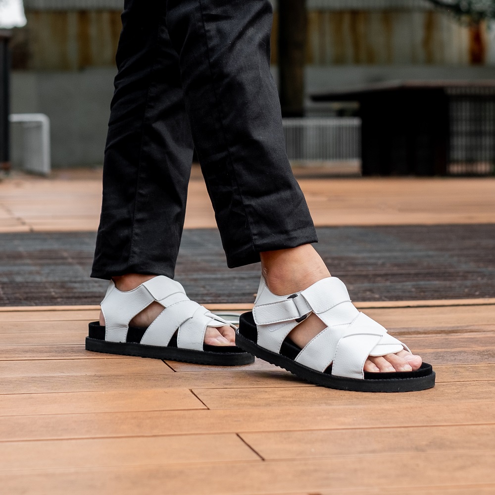 CASTER WHITE |MNM x GFLAMES| Sandal Jepit Pria Casual Sendal Slide ORIGINAL