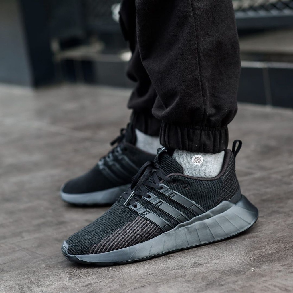 ADIDAS QUESTAR FLOW “CORE BLACK/CORE BLACK” ORIGINAL sepatu pria / sepatu running / sepatu keren