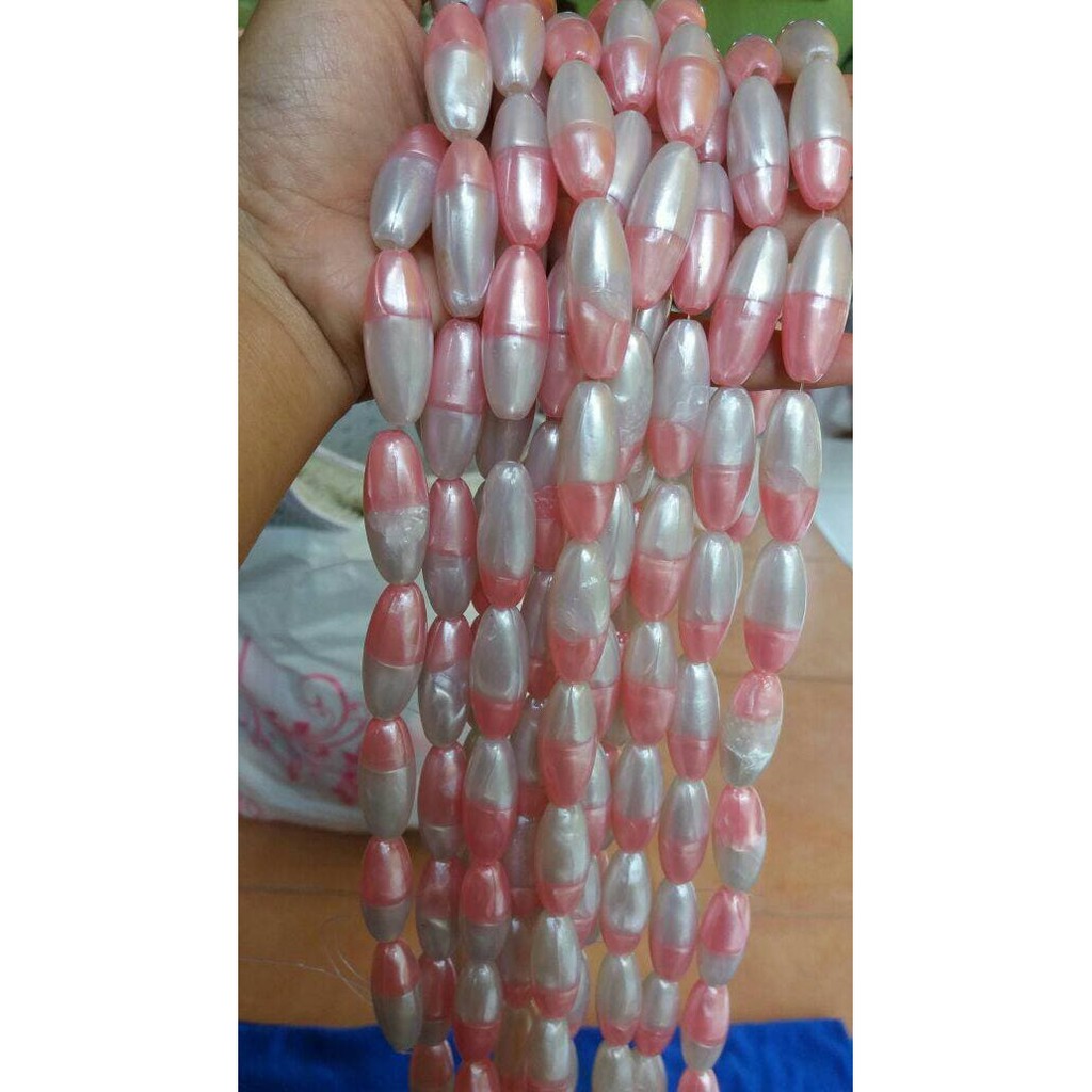 

Dijual Manik Manik Plastik Motif Oval Panjang Putih & Pink (1 Renteng) (DAS)