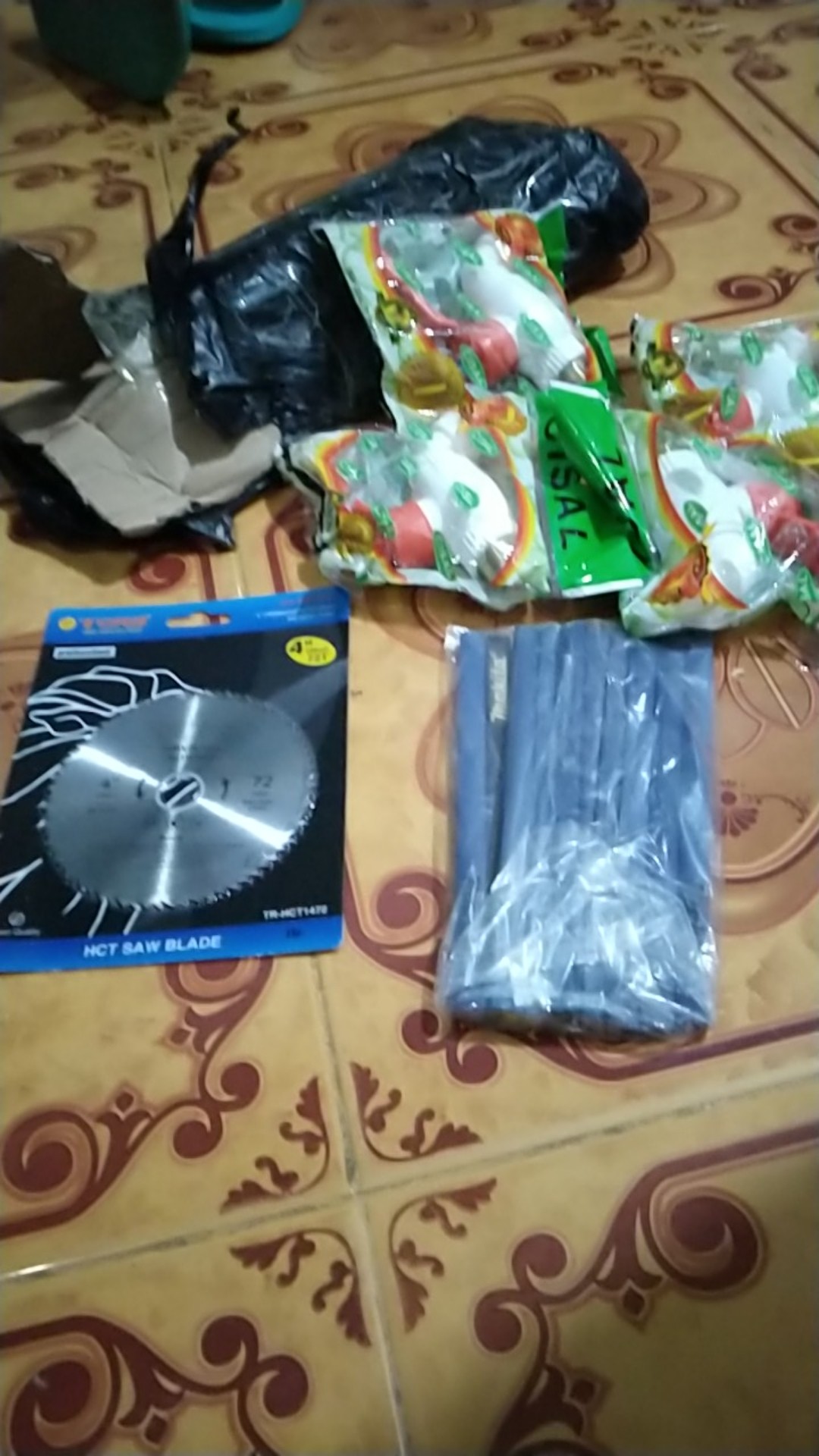 Tora Mata Gerinda Gergaji Potong Kayu 4 In 72t Alumunium Plastik     Eak