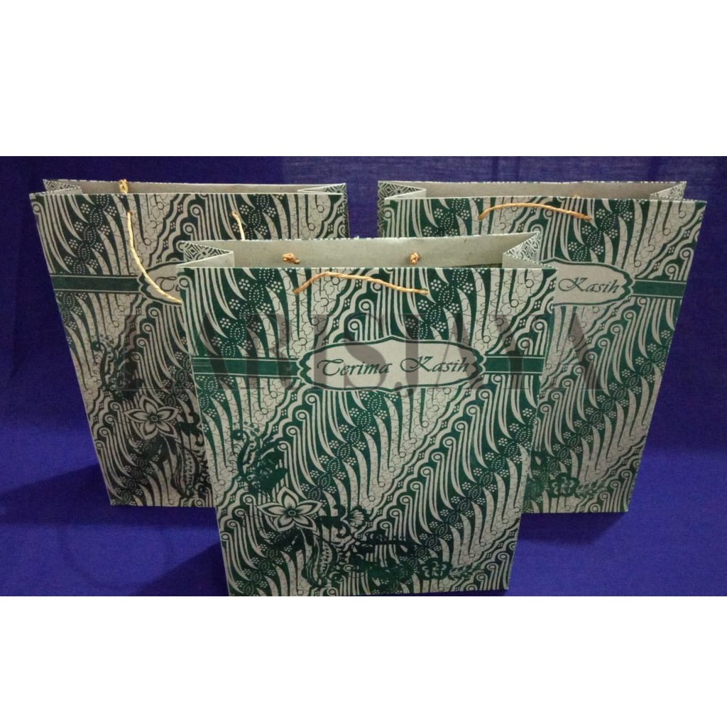 

BAGUS SEKALI!!! Paperbag/Tas Kertas Batik Uk ( 36 x 28 )