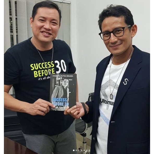 Book Buku Badai Pasti Berlalu Karya Chandra Putra Negara &amp; T-shirt Kaos Success Before 30 SB30