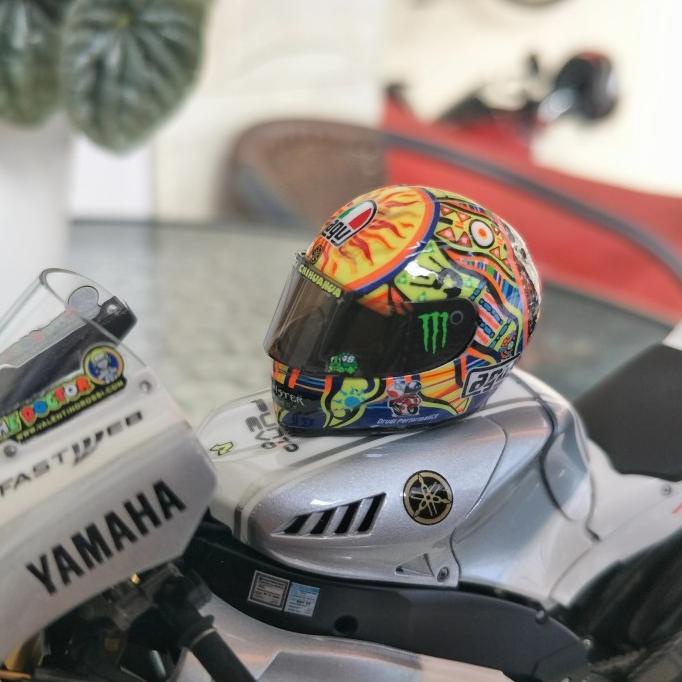 ------] Tamiya Helm Valentino Rossi Th 2009 Skala 12 cocok jg buat Minichamps