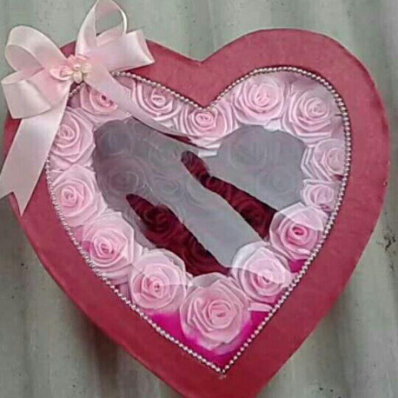 

Box Bunga Love Bening