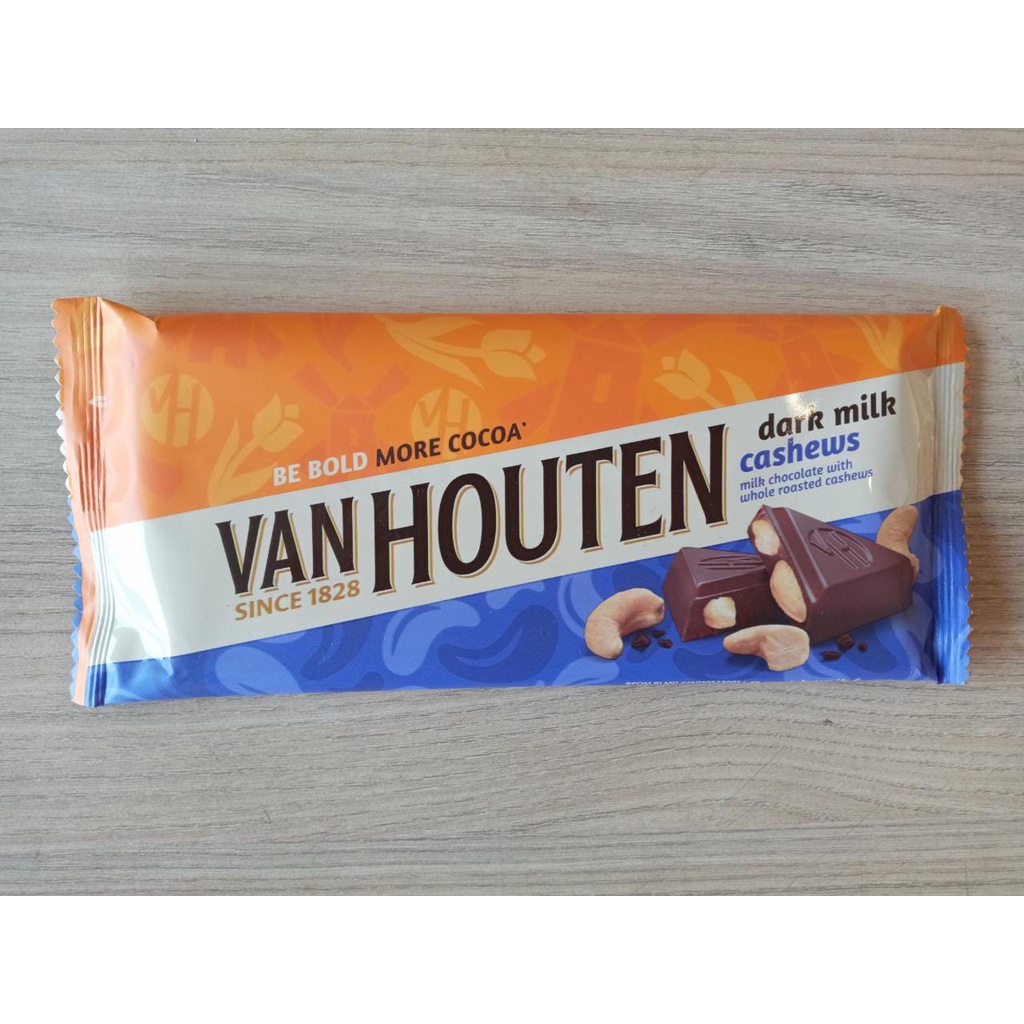 

VAN HOUTEN DARK MILK CASHEW 140 GR / MILK CHOCOLATE WITH WHOLE ROASTED CASHEWS