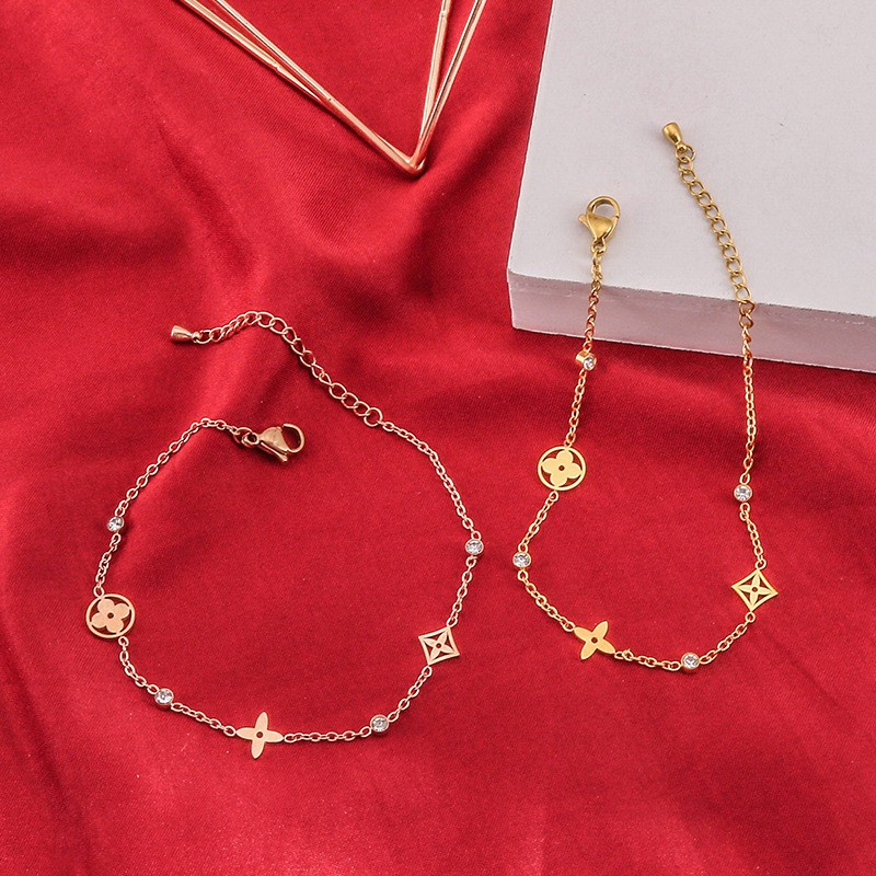 Gelang Tangan elvi Wanita Bunga empat kelopak Titanium Korea Anti Karat