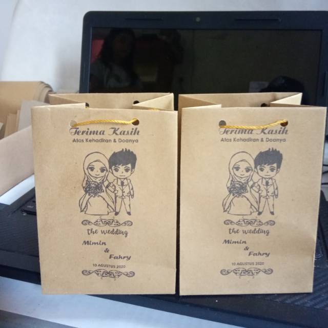 

paperbag gelas gagang 10x7x14(pxlxt)