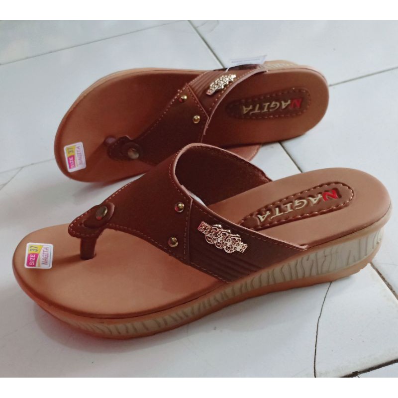 Sandal wanita/japit/berhak