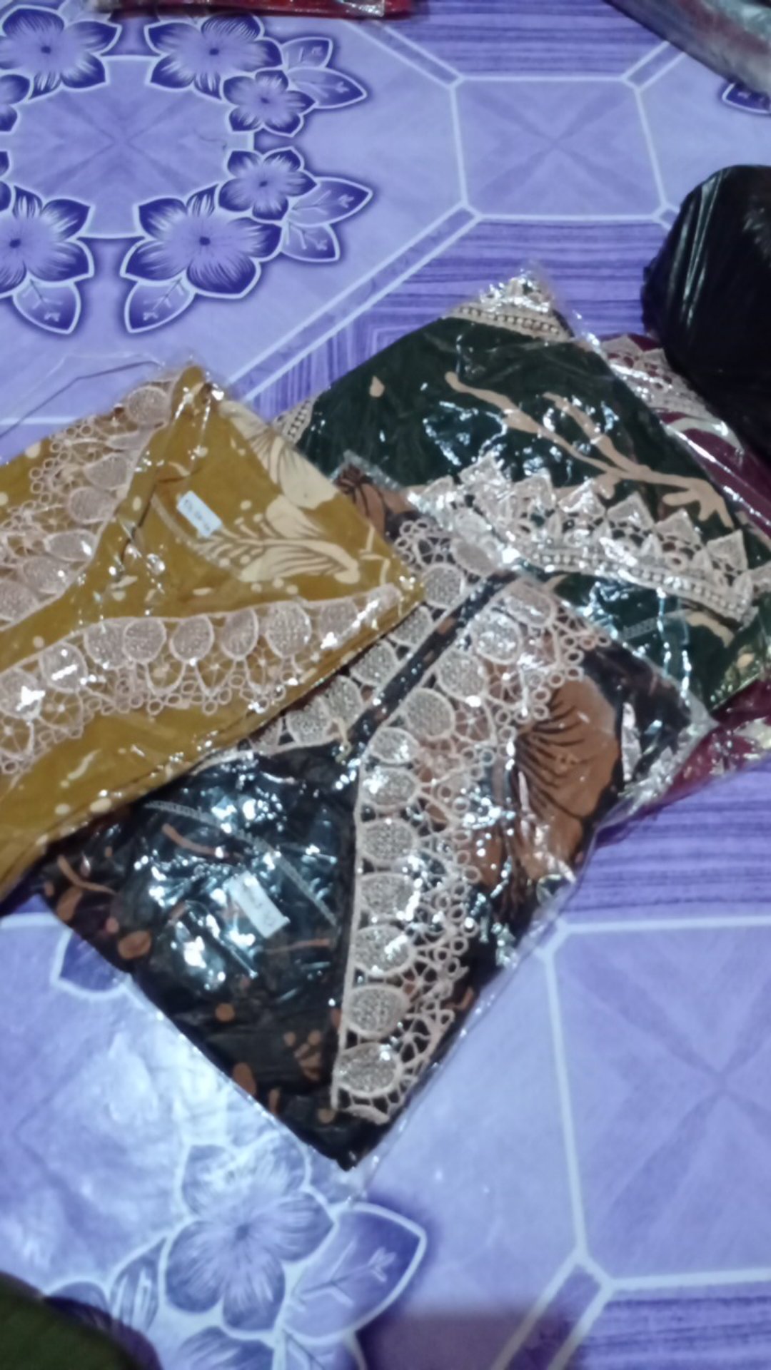 Kemeja Batik Pria Motif Cendrawasih Kuning