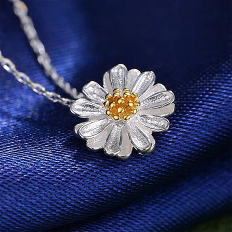 [Ready Stock]Fashion Personality Little Daisy Necklace Cute Pendant