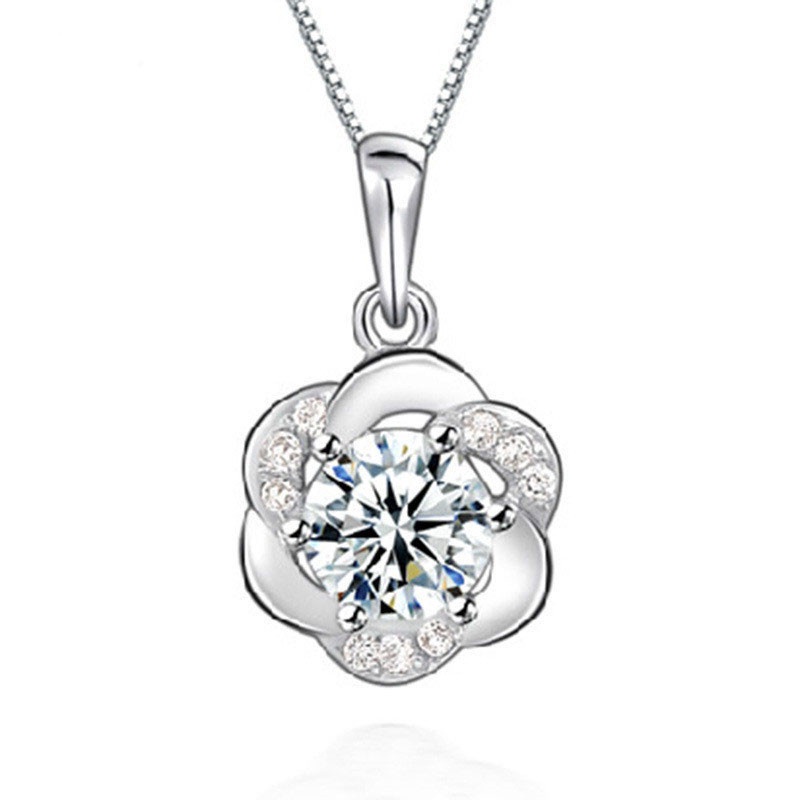 [Ready Stock]Fashion Silver Plated Diamond-Studded Necklace Flower Pendant