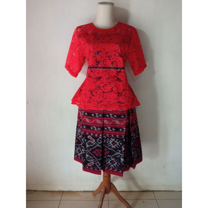 setelan rok tenun dan atasan brokat