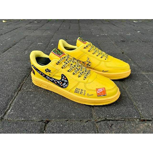 nike air force 1 yellow logo