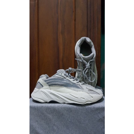 Adidas Yeezy 700 V2 Size 43 Second