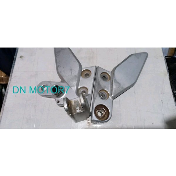 step depan yamaha vixion old original foot step yamaha vixion lama 3C1 ORIGINAL