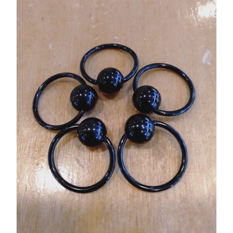 Anting titanium bulat