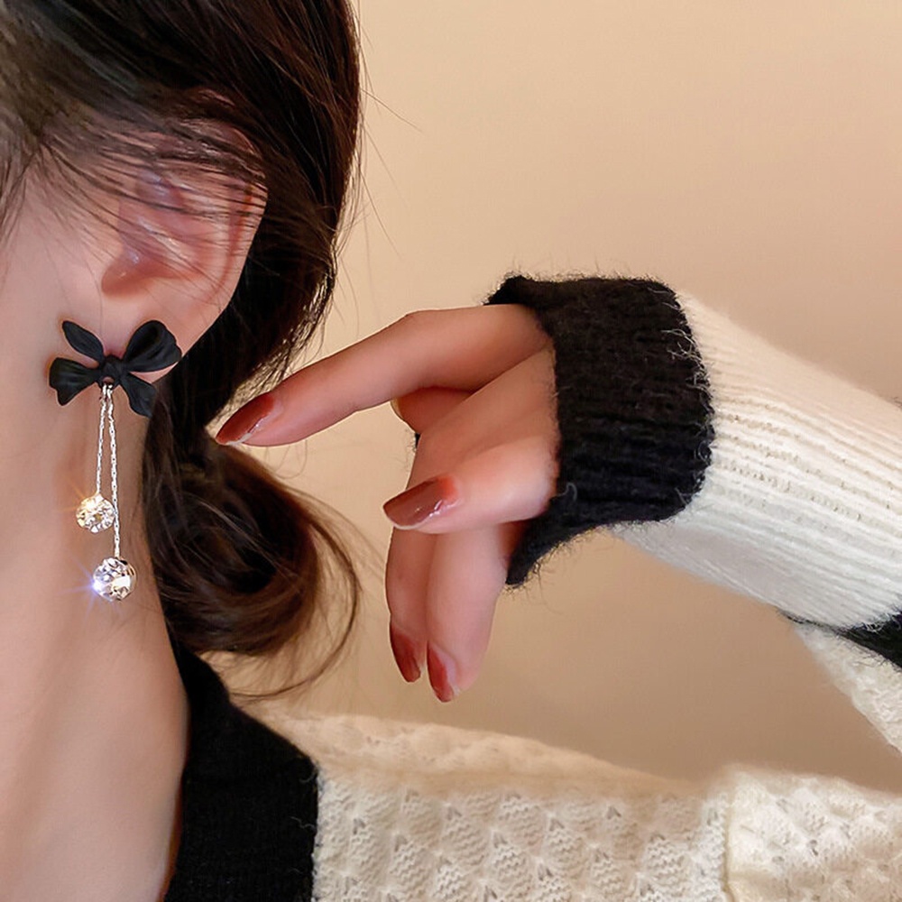 1 Pasang Anting Tusuk Gantung Desain Pita Besar Warna Hitam Hias Berlian Untuk Wanita