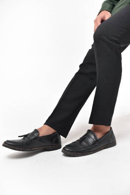 Mubeng - Celana Kantor Formal Slimfit Hitam