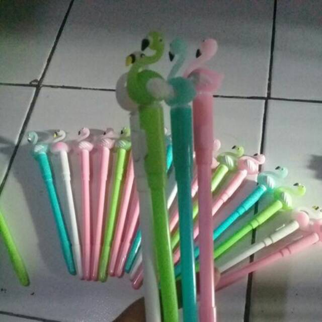 

Pulpen karakter angsa