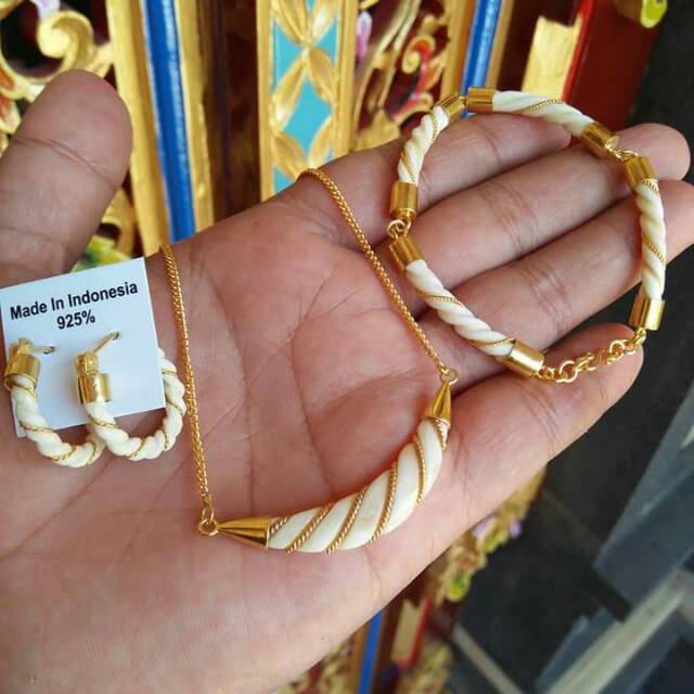 Set perhiasan Bone perak