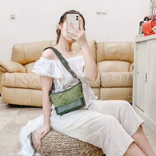 Chanel Vintage Suede Sling Bag / Tas Chanel Branded