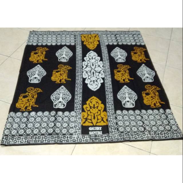 Sarung motif wayang