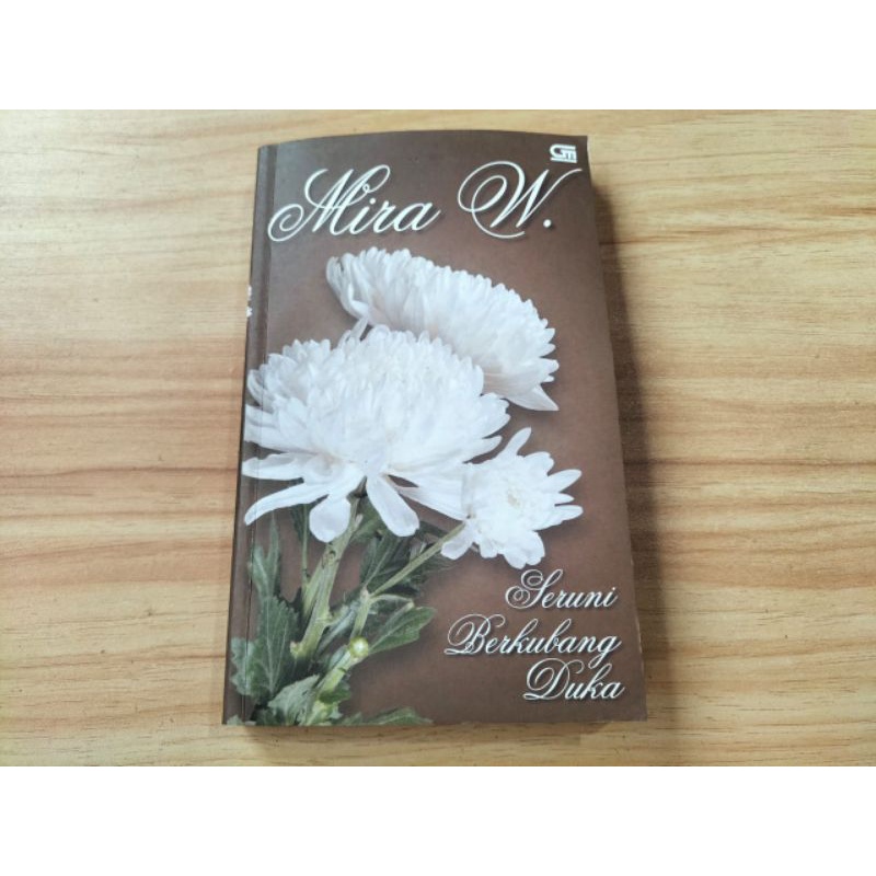 Novel Seruni Berkubang Duka, karya Mira W
