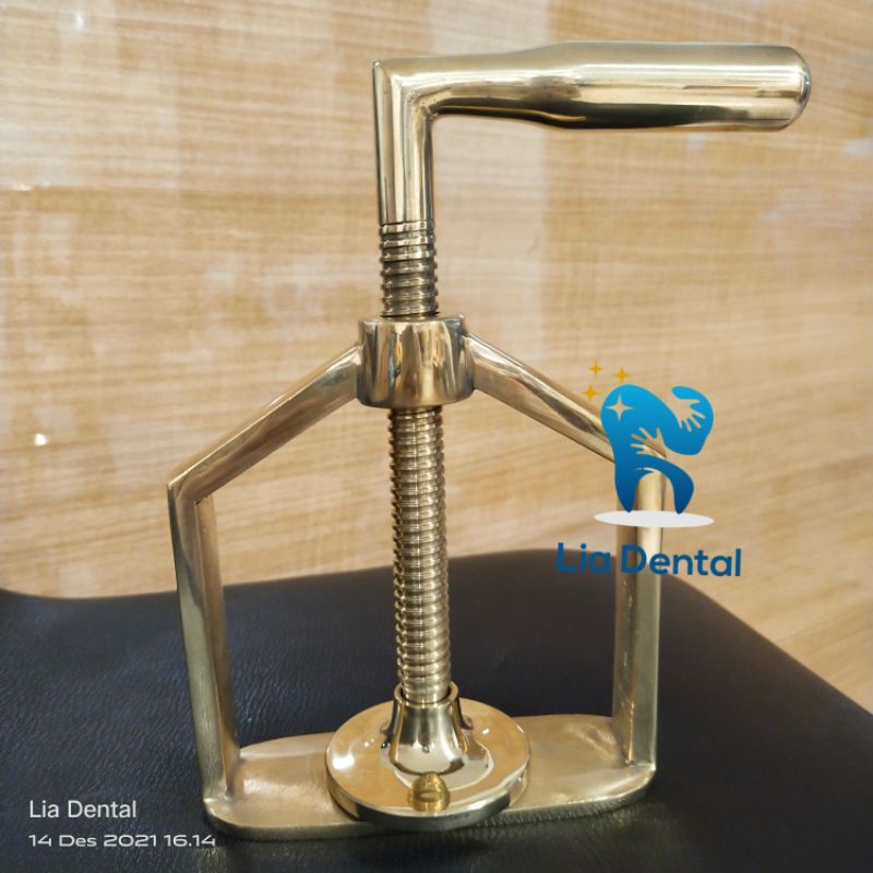 PRESS KUNINGAN SATU KUVET