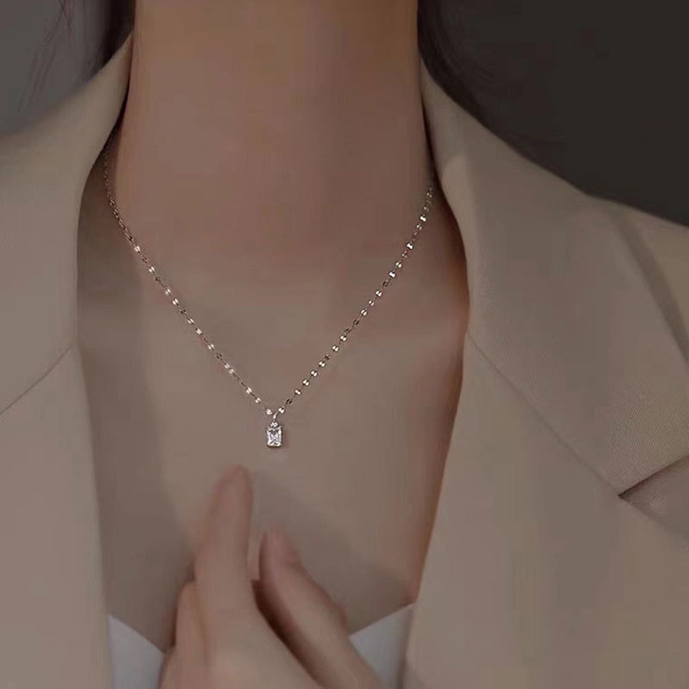 2022 Kalung Rantai Dengan Liontin Kristal Bentuk Kotak Untuk Wanita