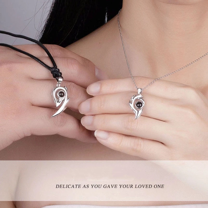 2pcs / Set Kalung Rantai Liontin Hati 100 Bahasa I Love You Dengan Magnet Untuk Pasangan