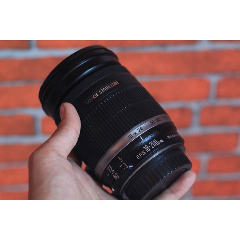 Lensa Canon 18-200mm is murah