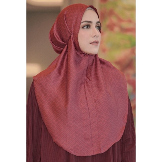 READY red Tapis slip on by buttonscarves