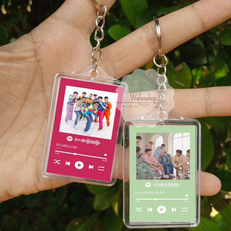 gantungan kunci akrilik aesthetic | keychain souvenir, Kado ulang tahun | custom 2 sisi spotify , re
