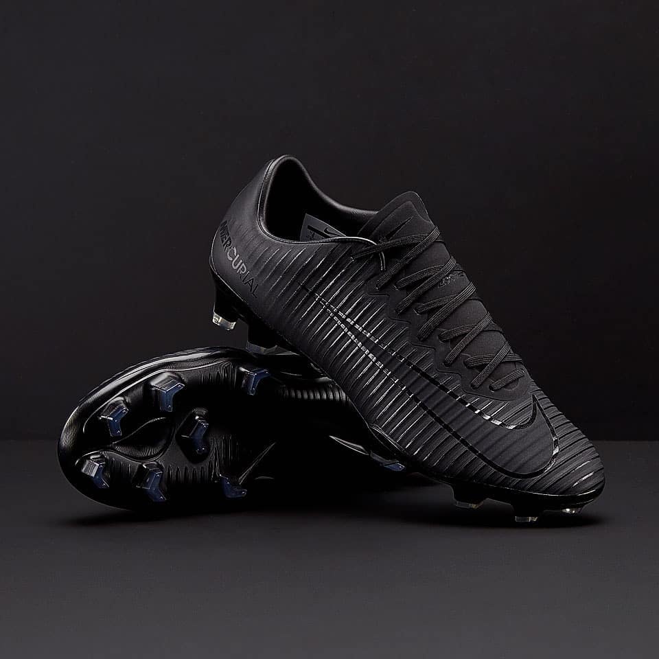 SEPATU SEPAK BOLA/FUTSAL BISA COD/BAYAR DI TEMPAT IMPORT MURAH TERBARU BERGARANSI BERKUALITAS KEKINI